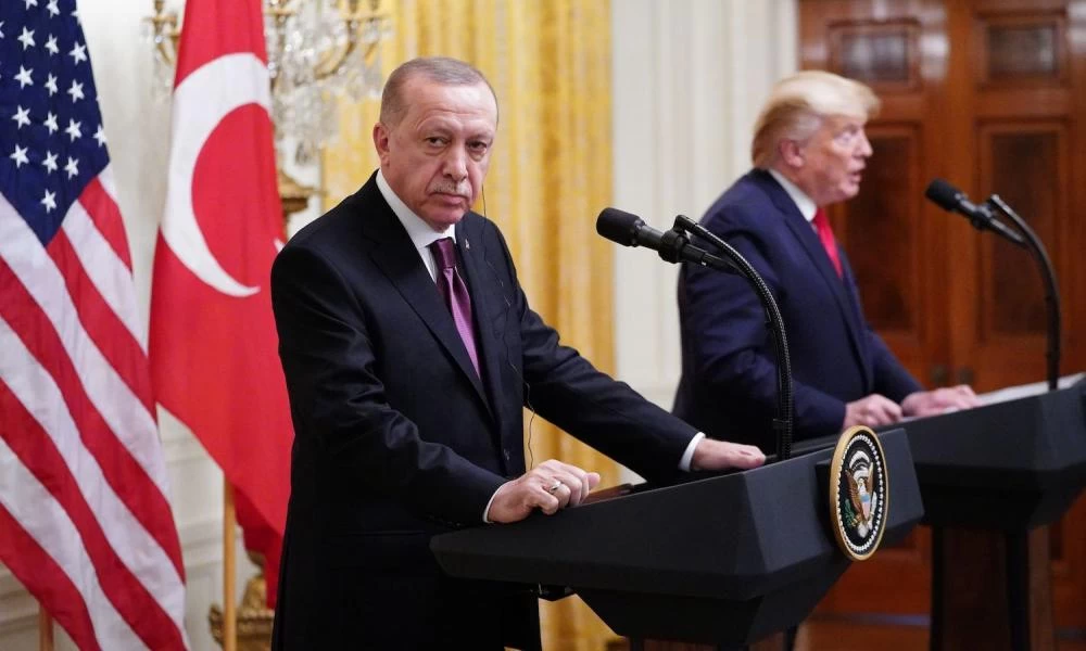 Bloomberg: ''Ο Τραμπ υπέγραψε τις κυρώσεις εναντίον της Τουρκίας''